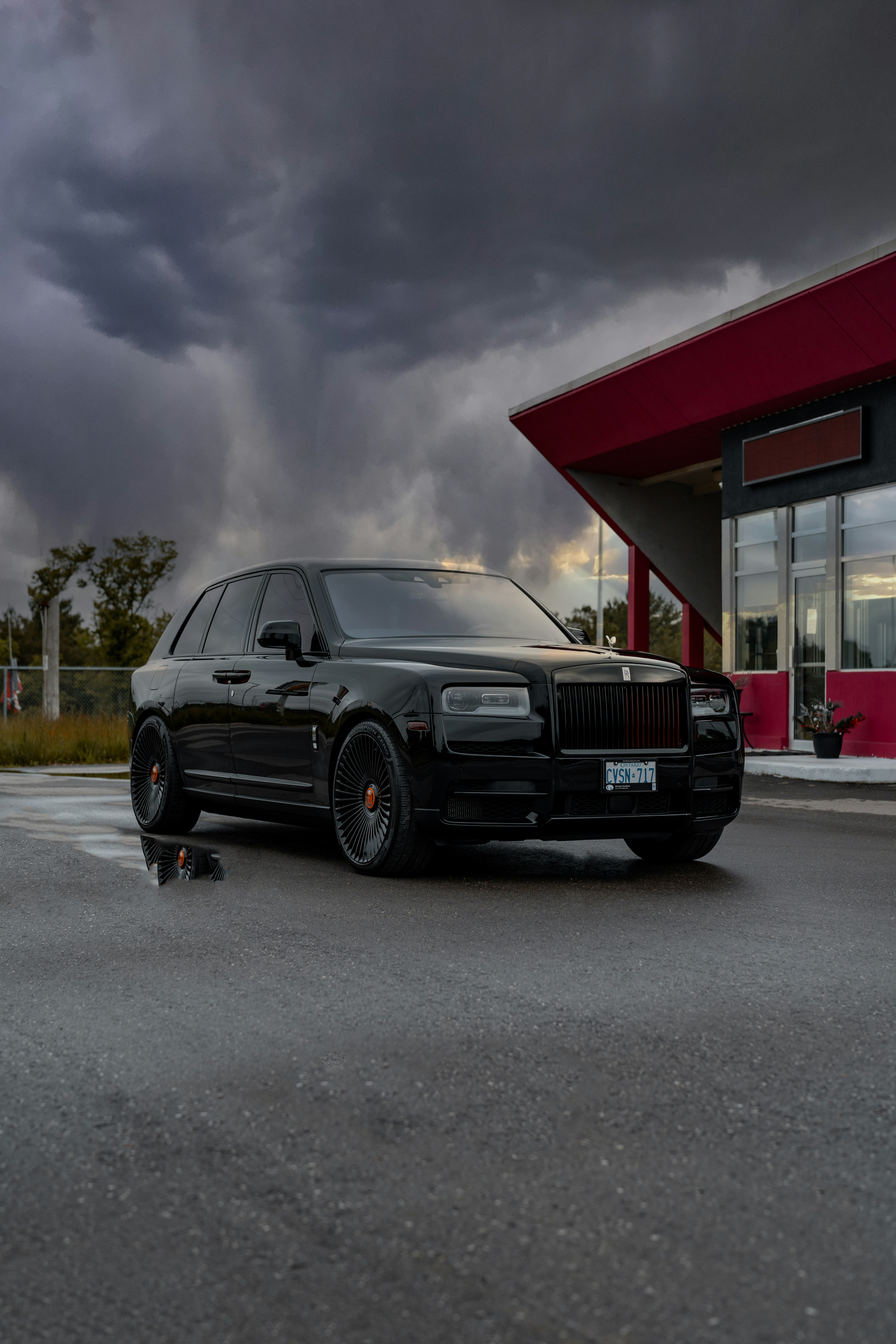 rolls royce cullinan in car park
