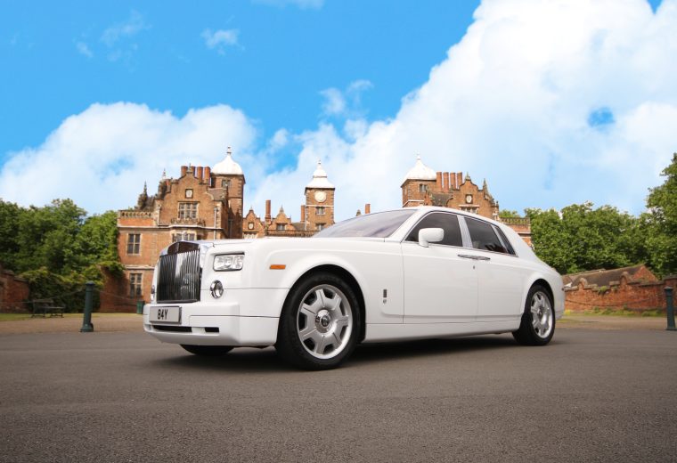 white rolls royce phantom 7 on a sunny day