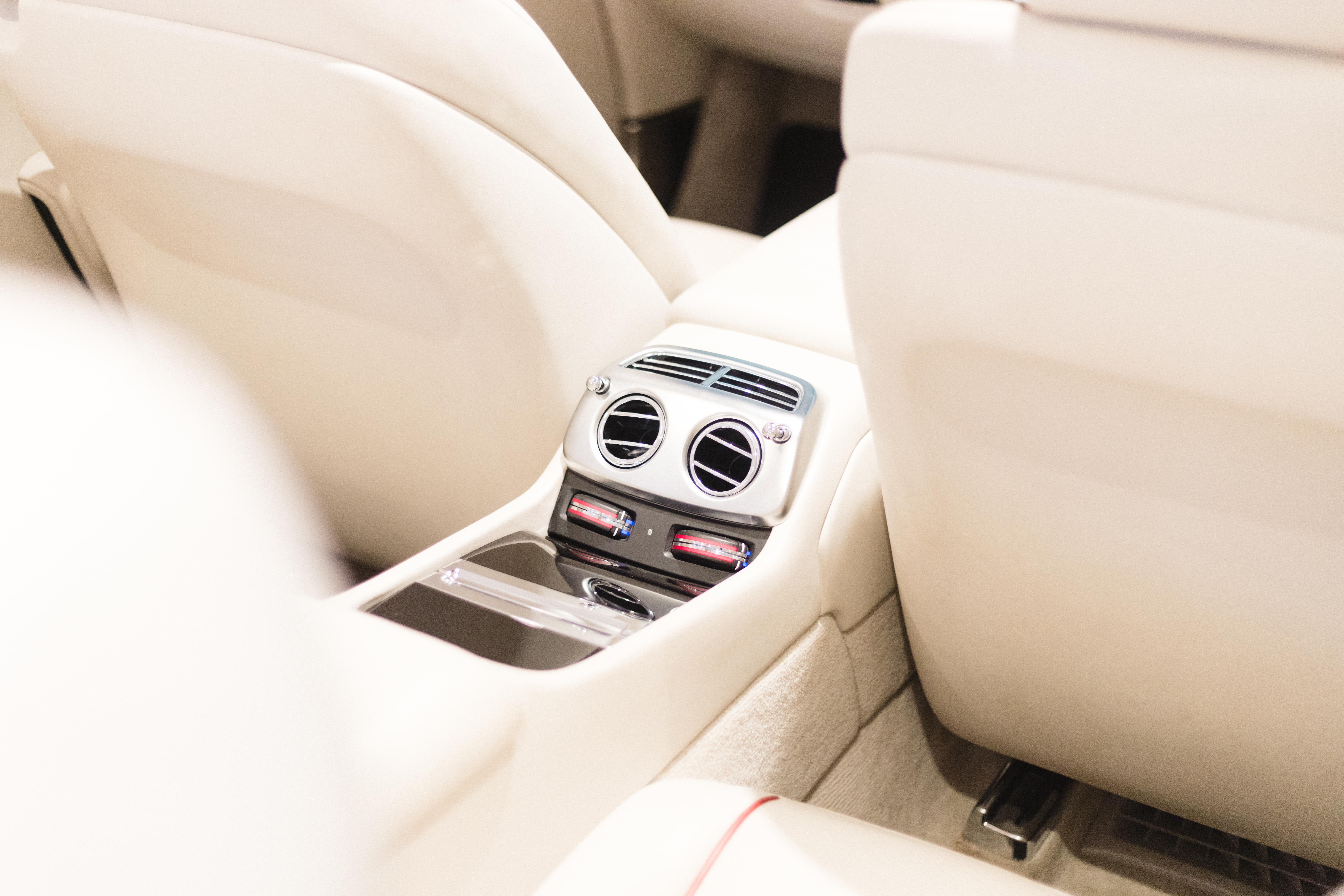 Rolls-Royce Dawn interior